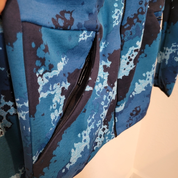 Adidas Z.N.E. Performance Hoodie - size M - Picture 6 of 9